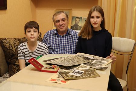 С внуками, февраль 2020 г. Во время съемок док. фильма о Курской битве