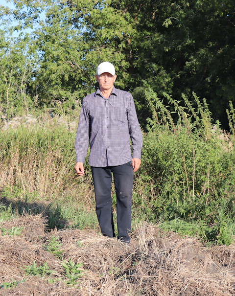 На месте бывшего дома семьи Ванчуговых в бывшем селе Юрьевка, 25 августа 2022 г.